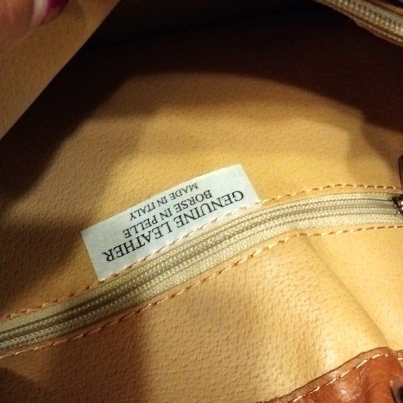 Iam honestly selling a tote bag my friend brought it for me - Picture 4 of 4